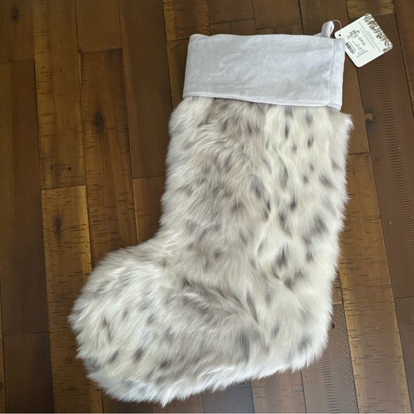 2 Christmas Stocking Faux Fur White Snow Leopard Trimsetter Holiday 19” NEW - Picture 5 of 7